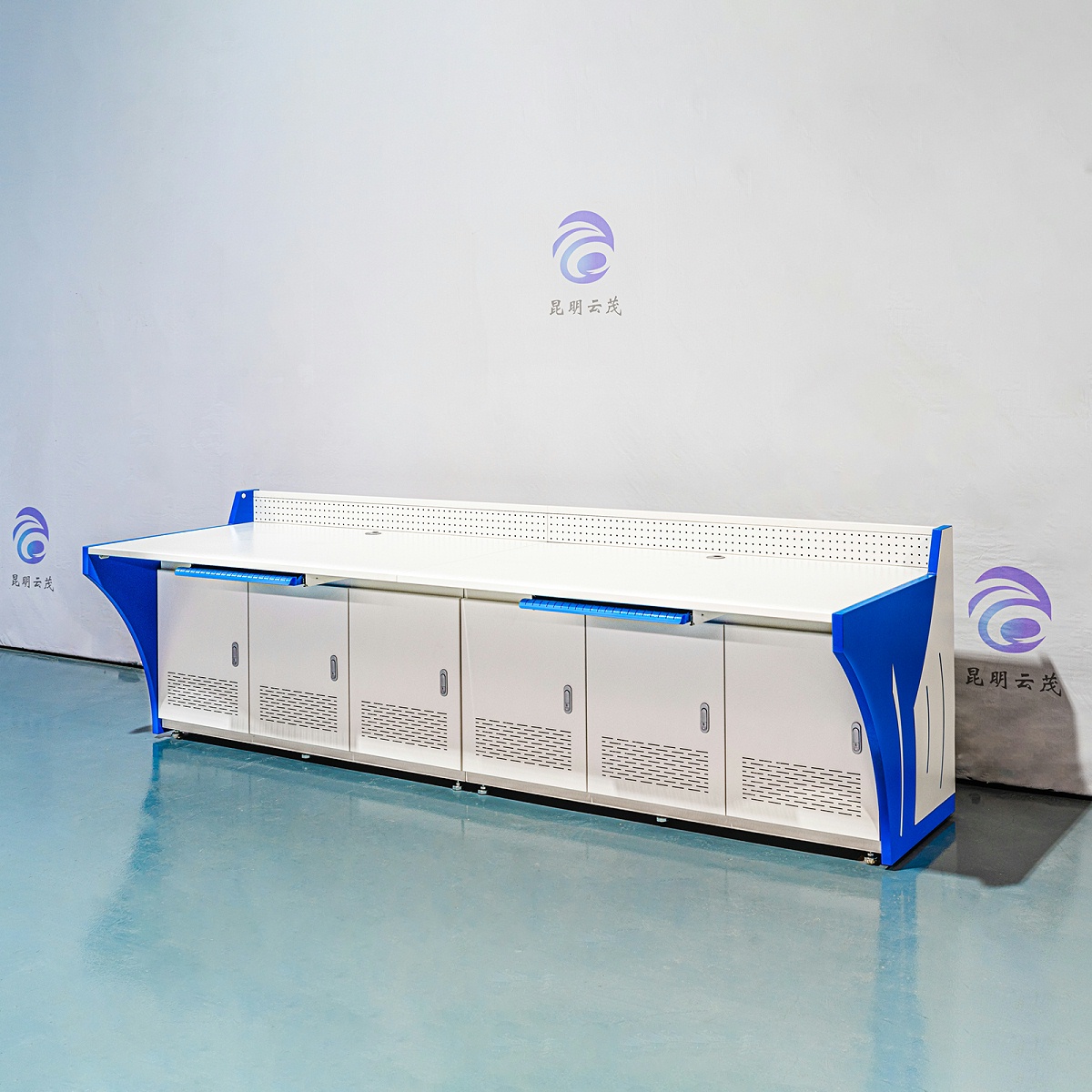 數(shù)據(jù) 指揮 安防監(jiān)控操作臺(tái)