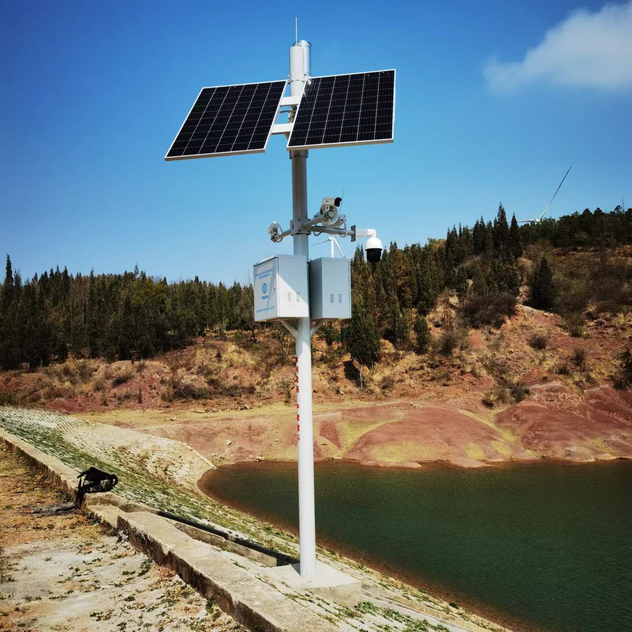 太陽(yáng)能板監(jiān)測(cè)桿