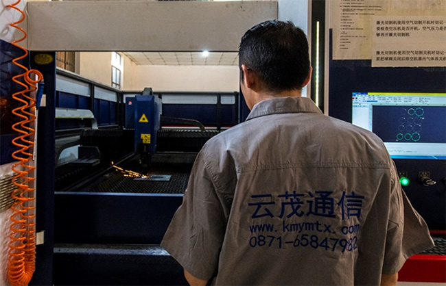 昆明云茂通信新購大型數控折彎機和激光切割機調試完畢正式上崗